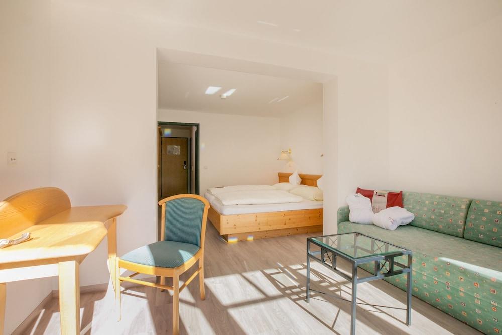 Schuetz Hotel Обертауерн Екстериор снимка