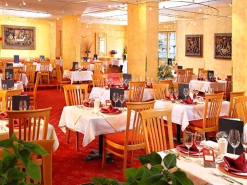 Schuetz Hotel Обертауерн Екстериор снимка